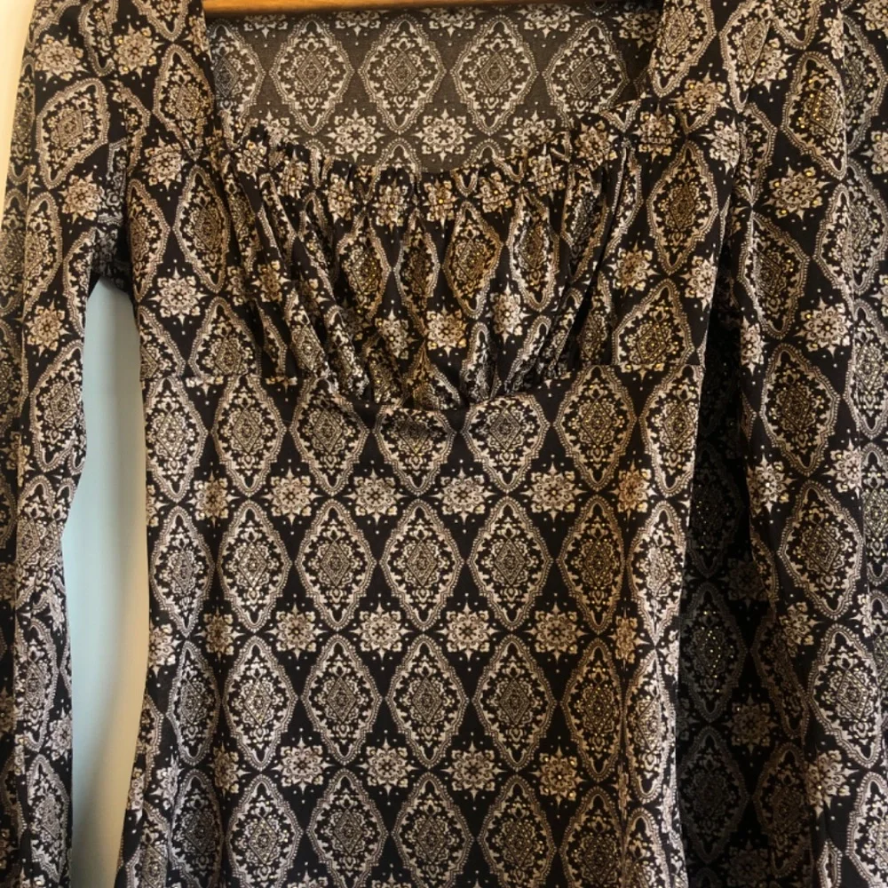 Le Chateau 2 piece - Picture 2 of 4